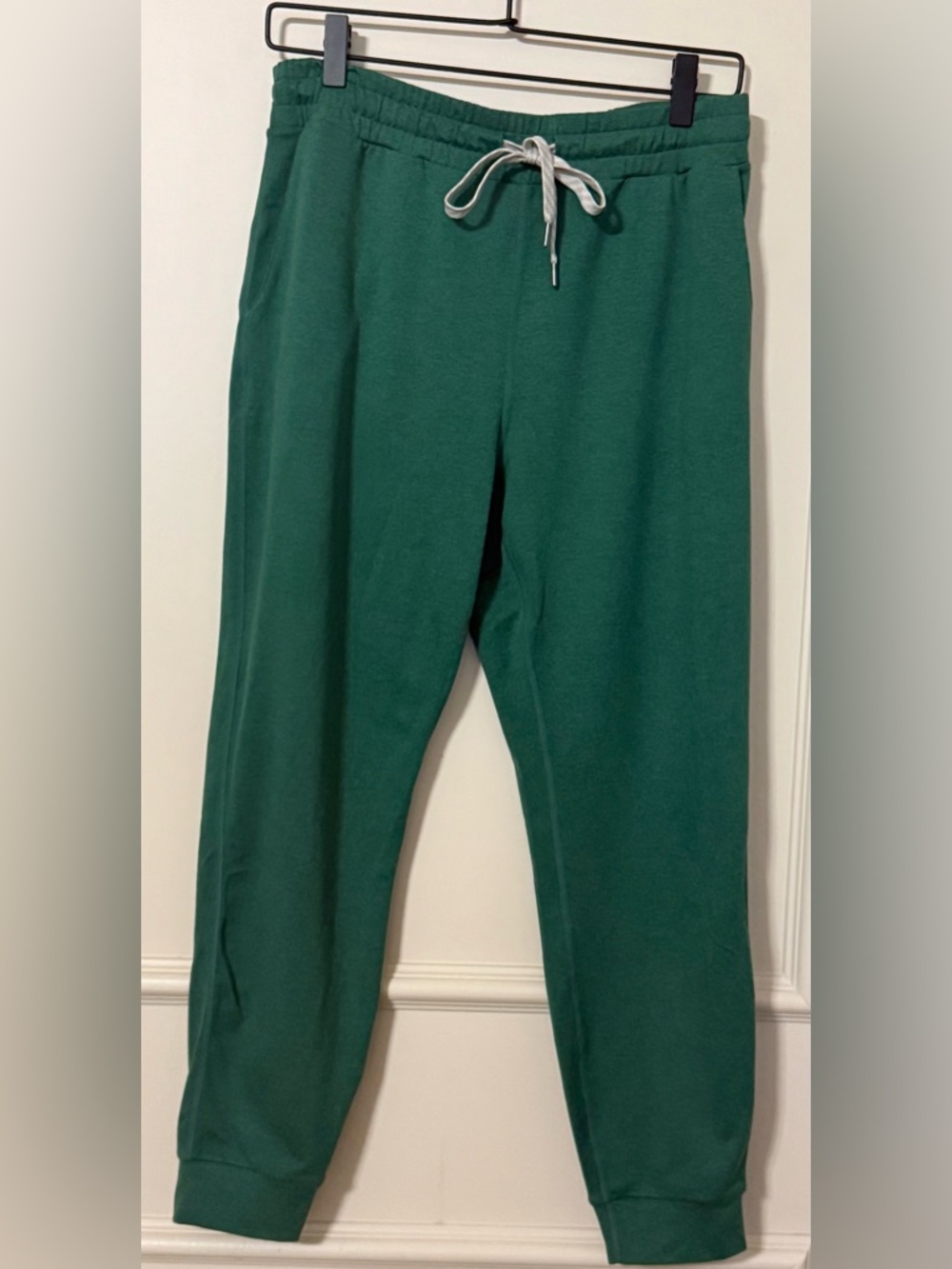 Vuori Green Drawstring Waist Performance Joggers Size Medium